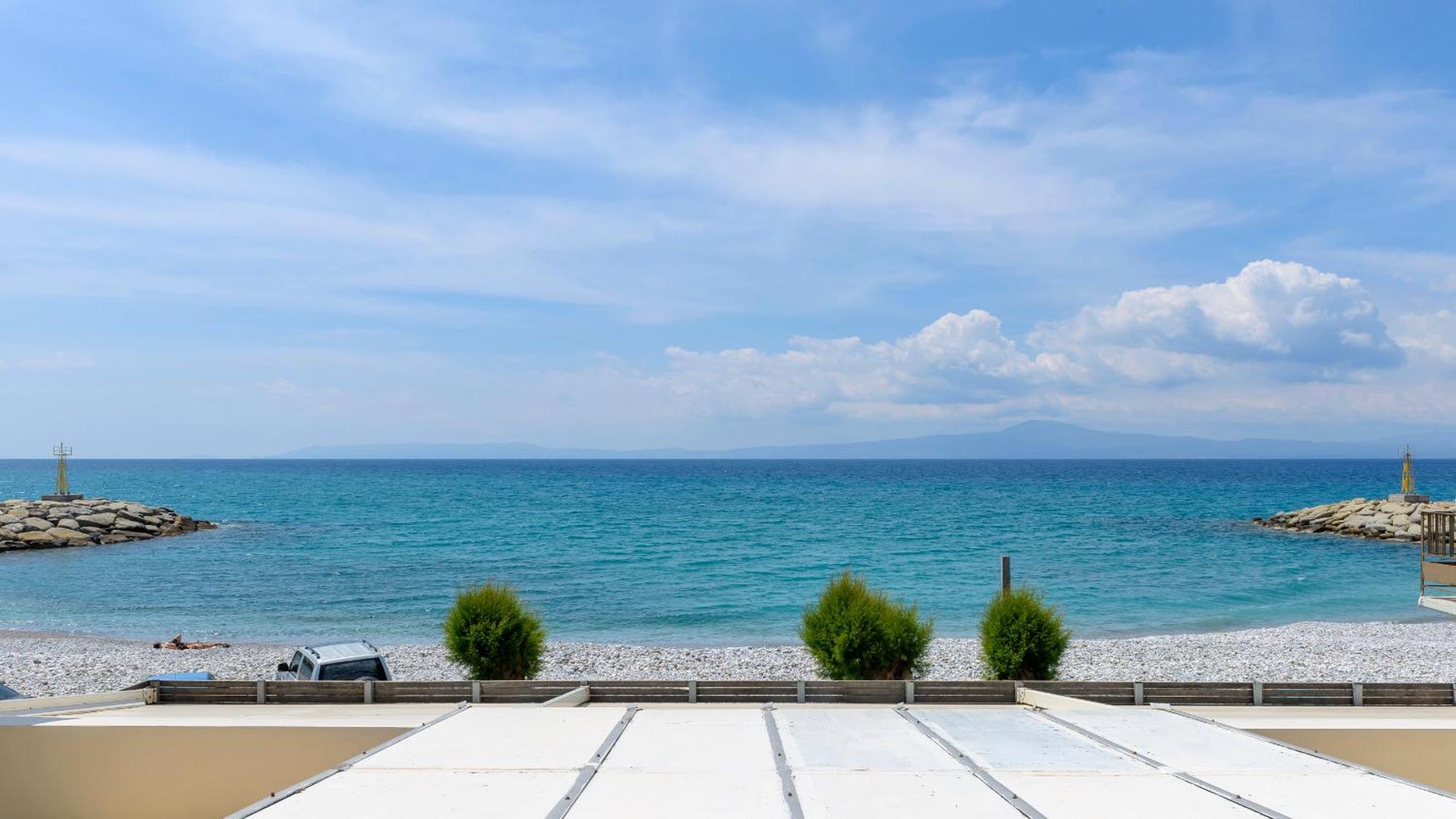 Agali 2 Maizonette Front Of The Sea Apartment Akrogiali Exterior photo